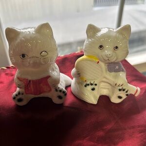 A pair of vintage hand-painted ceramic cat figurines. farmhouse- kitschy-